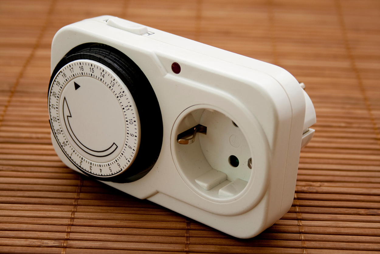 Zeitschalt&shy;uhren bei Muster Elektro in Musterstadt