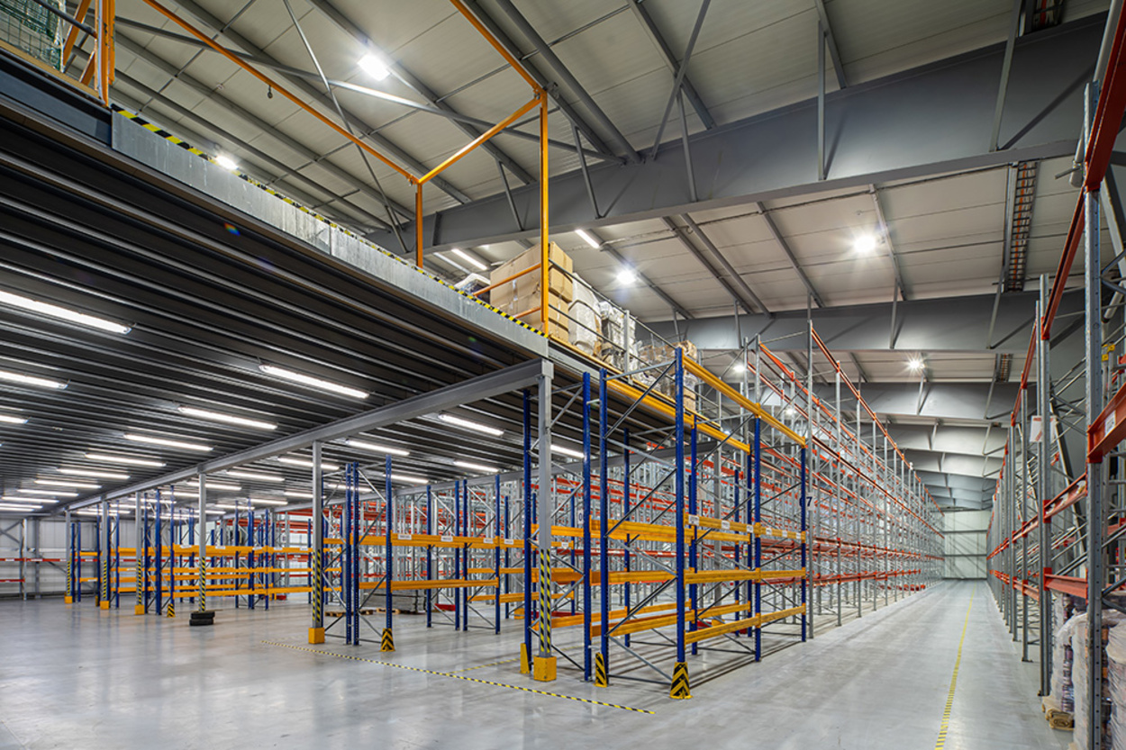 Industrie&shy;beleuchtung bei Muster Elektro in Musterstadt